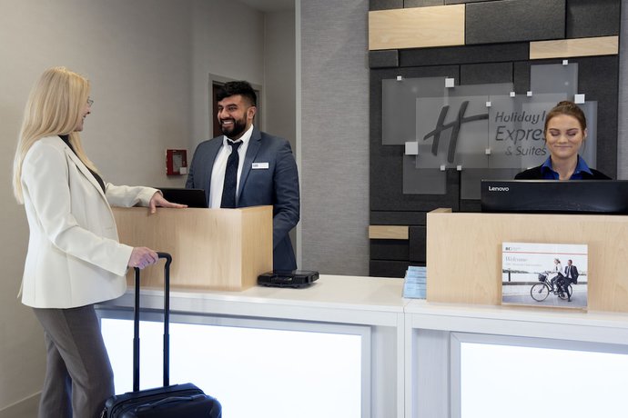 Imagen de los interiores del Hotel Holiday Inn Express and Suites Chester, an IHG. Foto 15