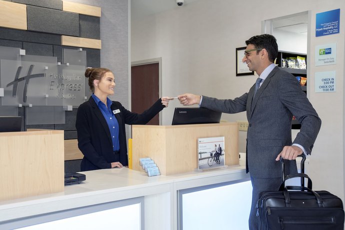 Imagen de los interiores del Hotel Holiday Inn Express and Suites Chester, an IHG. Foto 19