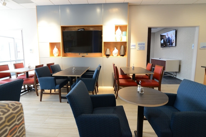 Imagen de los interiores del Hotel Holiday Inn Express and Suites Chicago North Shore - Niles,. Foto 11