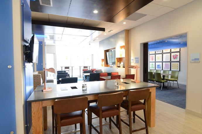 Imagen de los interiores del Hotel Holiday Inn Express and Suites Chicago North Shore - Niles,. Foto 12