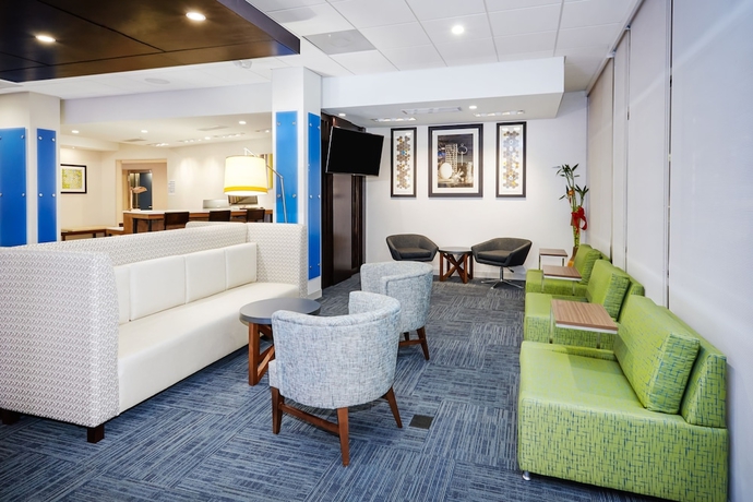 Imagen de los interiores del Hotel Holiday Inn Express and Suites Chicago North Shore - Niles,. Foto 13