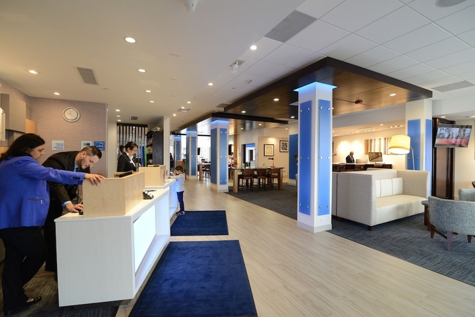 Imagen de los interiores del Hotel Holiday Inn Express and Suites Chicago North Shore - Niles,. Foto 16
