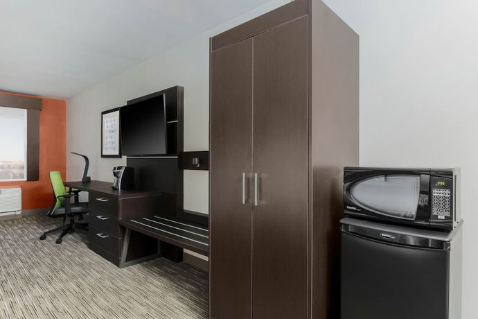 Imagen de la habitación del Hotel Holiday Inn Express and Suites Chicago O\'Hare Airport, an IHG. Foto 6