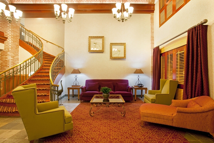 Imagen de los interiores del Hotel Holiday Inn Express and Suites Chicago-midway Airport, An Ihg. Foto 9