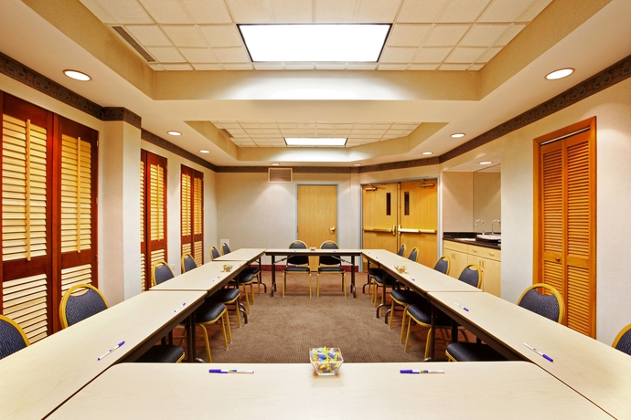 Imagen de los interiores del Hotel Holiday Inn Express and Suites Chicago-midway Airport, An Ihg. Foto 11