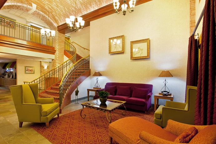 Imagen de los interiores del Hotel Holiday Inn Express and Suites Chicago-midway Airport, An Ihg. Foto 12