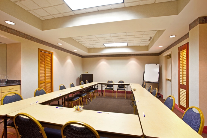 Imagen de los interiores del Hotel Holiday Inn Express and Suites Chicago-midway Airport, An Ihg. Foto 15