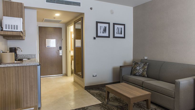 Imagen de la habitación del Hotel Holiday Inn Express and Suites Chihuahua Juventud, An Ihg. Foto 15