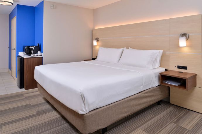 Imagen de la habitación del Hotel Holiday Inn Express and Suites Cincinnati - Mason, an IHG. Foto 2