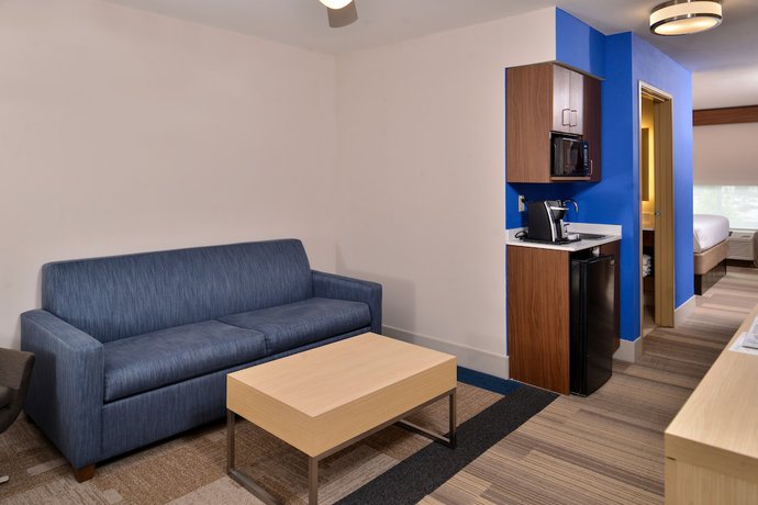 Imagen de la habitación del Hotel Holiday Inn Express and Suites Cincinnati - Mason, an IHG. Foto 5
