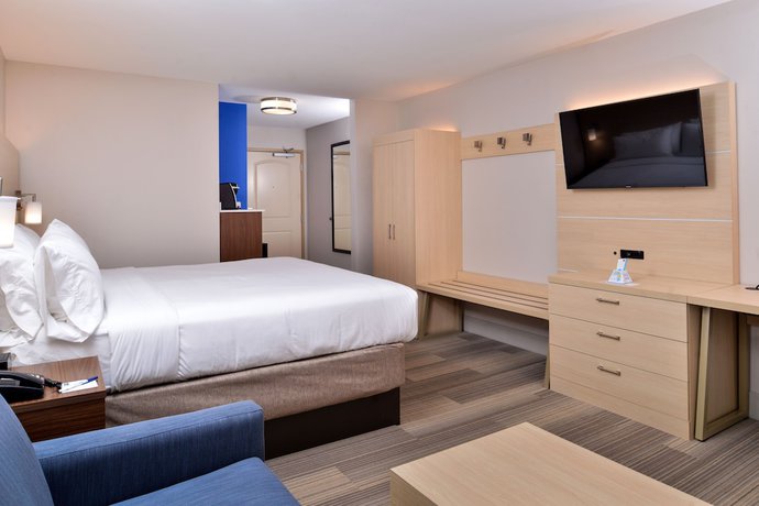 Imagen de la habitación del Hotel Holiday Inn Express and Suites Cincinnati - Mason, an IHG. Foto 9