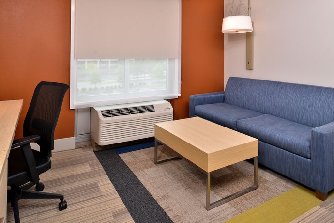 Imagen de la habitación del Hotel Holiday Inn Express and Suites Cincinnati - Mason, an IHG. Foto 13