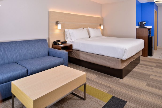 Imagen de la habitación del Hotel Holiday Inn Express and Suites Cincinnati - Mason, an IHG. Foto 16