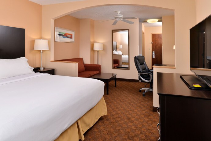 Imagen de la habitación del Hotel Holiday Inn Express and Suites Cincinnati-blue Ash, An Ihg. Foto 2