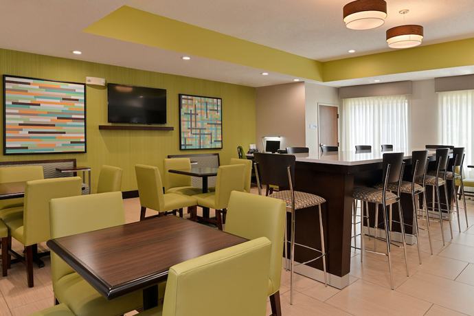 Imagen de los interiores del Hotel Holiday Inn Express and Suites Cincinnati-blue Ash, An Ihg. Foto 18