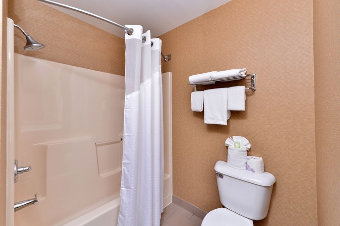 Imagen de la habitación del Hotel Holiday Inn Express and Suites Cincinnati-blue Ash, An Ihg. Foto 16