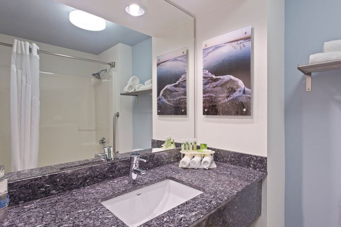 Imagen de la habitación del Hotel Holiday Inn Express and Suites Clearwater North-Dunedin by IHG. Foto 4