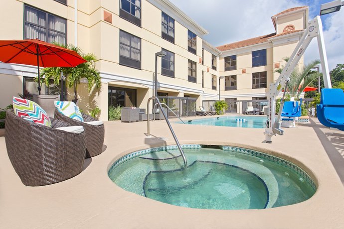 Imagen de la piscina del Hotel Holiday Inn Express and Suites Clearwater North-Dunedin by IHG. Foto 20