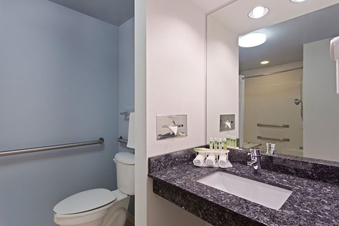 Imagen de la habitación del Hotel Holiday Inn Express and Suites Clearwater North-Dunedin by IHG. Foto 14