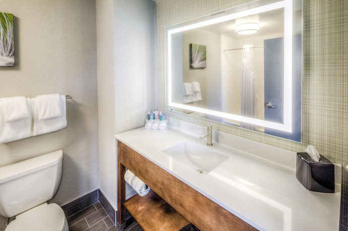 Imagen de la habitación del Hotel Holiday Inn Express and Suites Cleveland West - Westlake, An Ihg. Foto 11