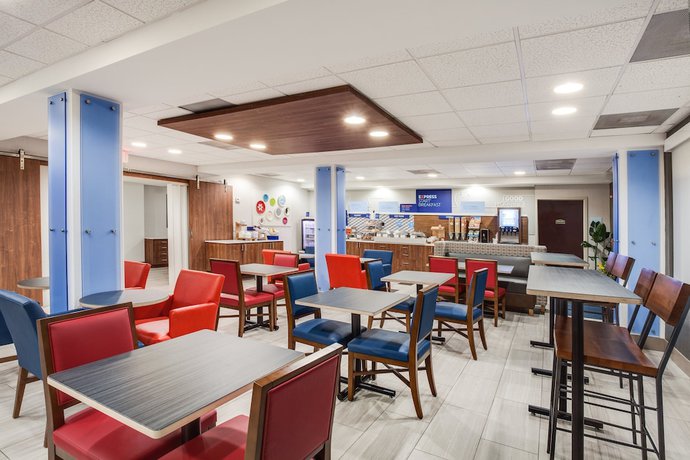 Imagen del bar/restaurante del Hotel Holiday Inn Express and Suites Clewiston, An Ihg. Foto 3