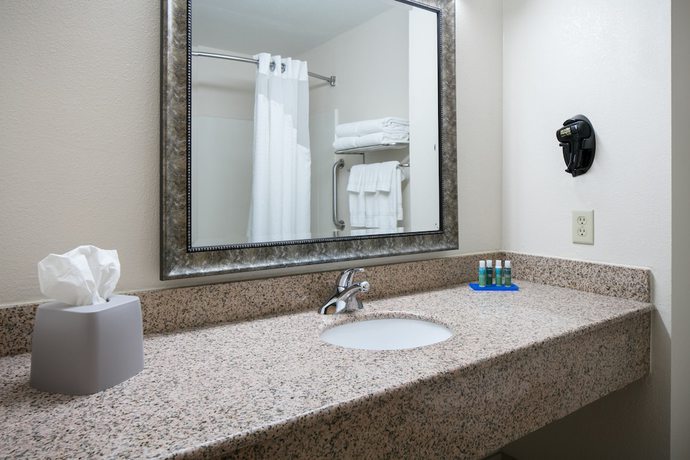 Imagen de la habitación del Hotel Holiday Inn Express and Suites Clinton, An Ihg. Foto 9