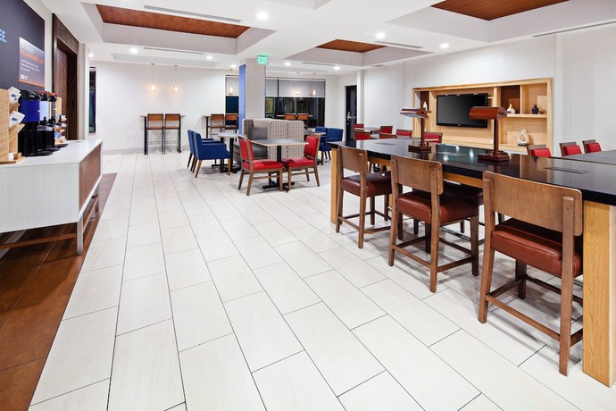 Imagen del bar/restaurante del Hotel Holiday Inn Express and Suites Clovis-Fresno Area. Foto 3
