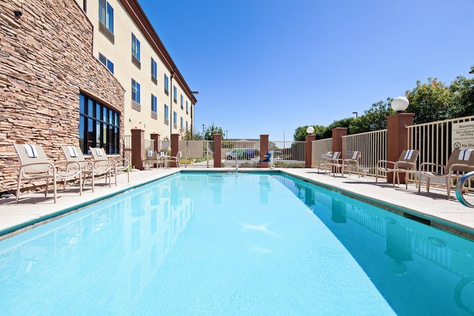Imagen de la piscina del Hotel Holiday Inn Express and Suites Clovis-Fresno Area. Foto 20