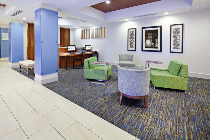 Imagen de los interiores del Hotel Holiday Inn Express and Suites Clovis-Fresno Area. Foto 17