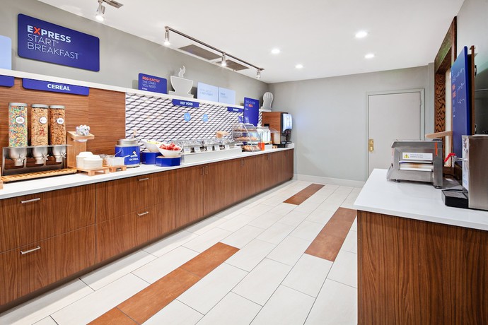 Imagen del bar/restaurante del Hotel Holiday Inn Express and Suites Clovis-Fresno Area. Foto 4