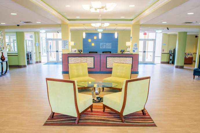 Imagen de los interiores del Hotel Holiday Inn Express and Suites Cocoa. Foto 19