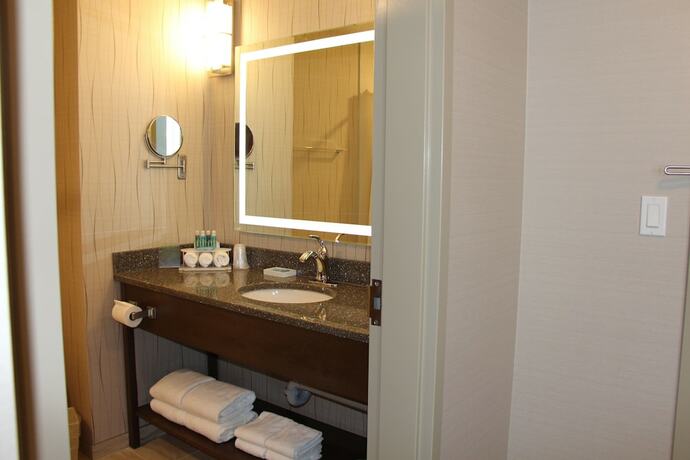 Imagen de la habitación del Hotel Holiday Inn Express and Suites Cold Lake, An Ihg. Foto 18
