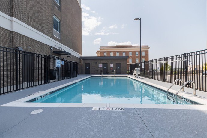 Imagen de la piscina del Hotel Holiday Inn Express and Suites Columbia Downtown - The Vista, an IHG. Foto 20