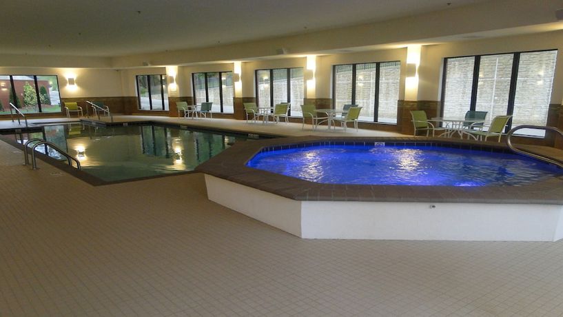 Imagen de la piscina del Hotel Holiday Inn Express and Suites Columbia Univ Area-hwy 63, An Ihg. Foto 20