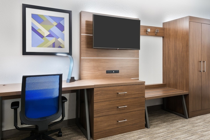 Imagen de la habitación del Hotel Holiday Inn Express and Suites Columbus Airport East, An Ihg. Foto 11