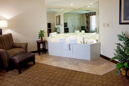 Imagen de la habitación del Hotel Holiday Inn Express and Suites Columbus At Northlake, An Ihg. Foto 9