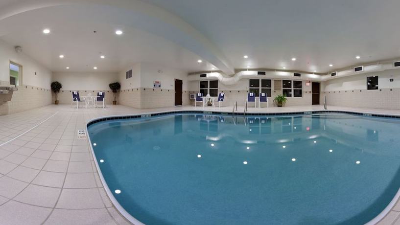Imagen de la piscina del Hotel Holiday Inn Express and Suites Columbus East Reynoldsburg, An Ihg. Foto 20