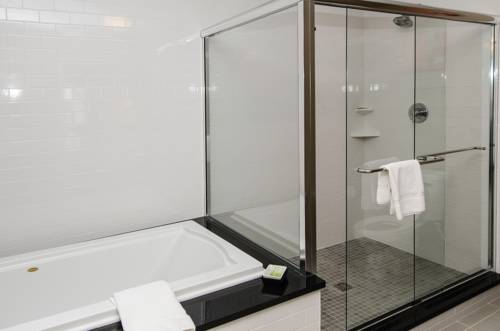 Imagen de la habitación del Hotel Holiday Inn Express and Suites Columbus - Easton Area, An Ihg. Foto 4