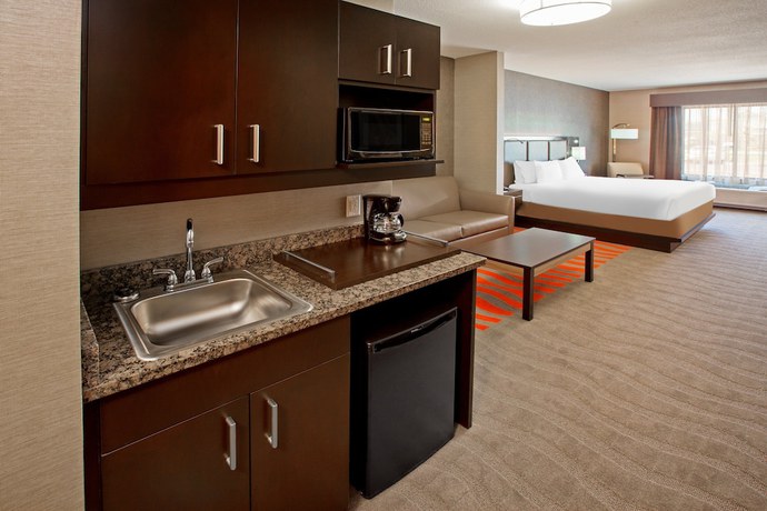 Imagen de la habitación del Hotel Holiday Inn Express and Suites Columbus Edinburgh, an IHG. Foto 9