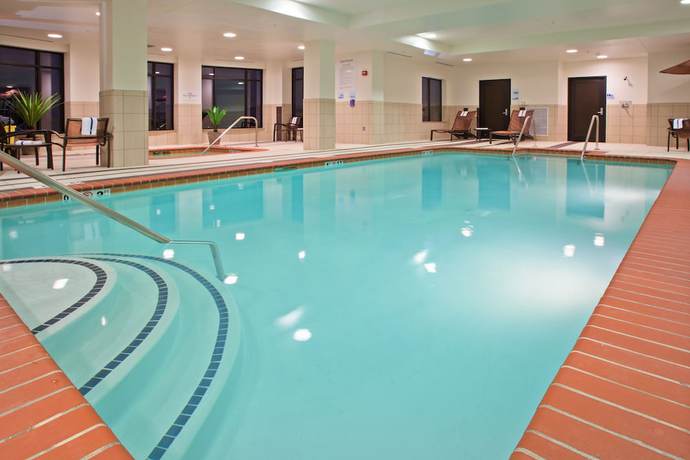 Imagen de la piscina del Hotel Holiday Inn Express and Suites Columbus Edinburgh, an IHG. Foto 20
