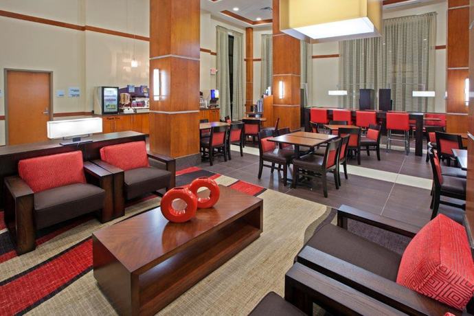 Imagen del bar/restaurante del Hotel Holiday Inn Express and Suites Columbus Edinburgh, an IHG. Foto 6