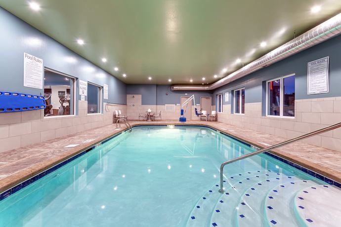 Imagen de la piscina del Hotel Holiday Inn Express and Suites Columbus - Worthington, an IHG. Foto 19