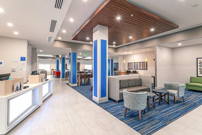 Imagen de los interiores del Hotel Holiday Inn Express and Suites Columbus - Worthington, an IHG. Foto 17