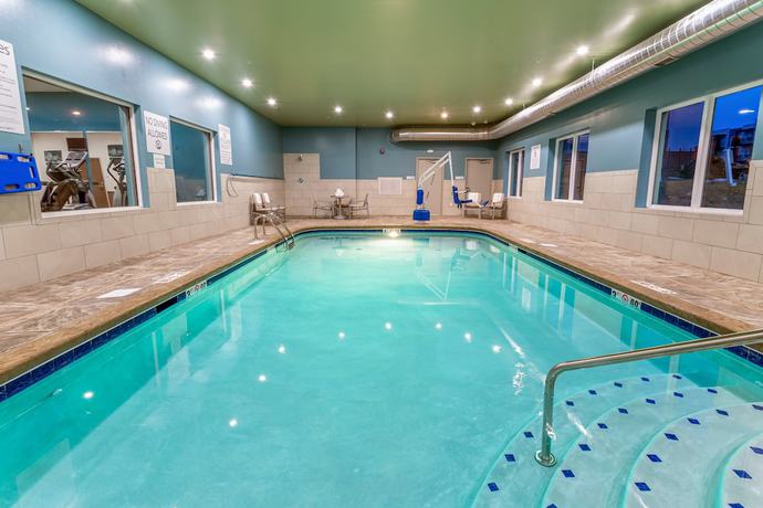 Imagen de la piscina del Hotel Holiday Inn Express and Suites Columbus - Worthington, an IHG. Foto 20