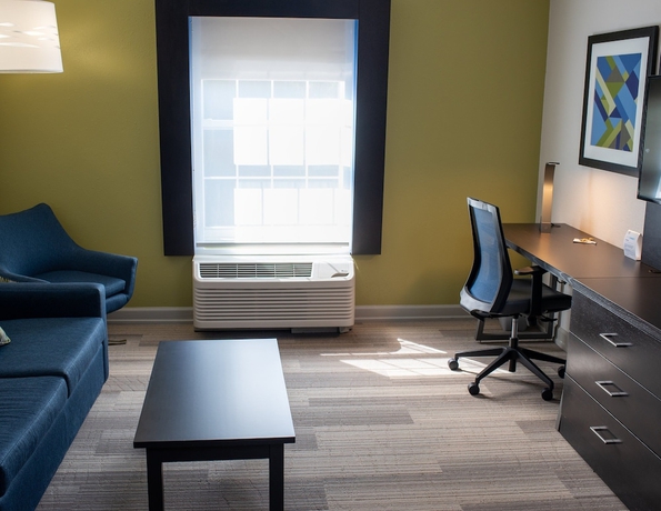 Imagen de la habitación del Hotel Holiday Inn Express and Suites Conover (hickory Area), An Ihg. Foto 7