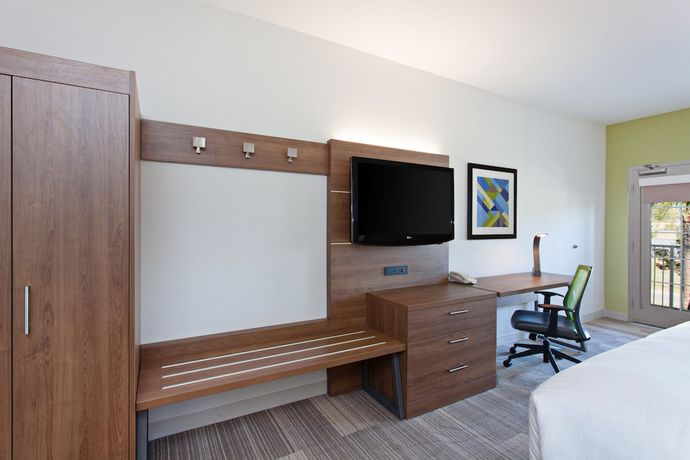 Imagen de la habitación del Hotel Holiday Inn Express and Suites Corona. Foto 2