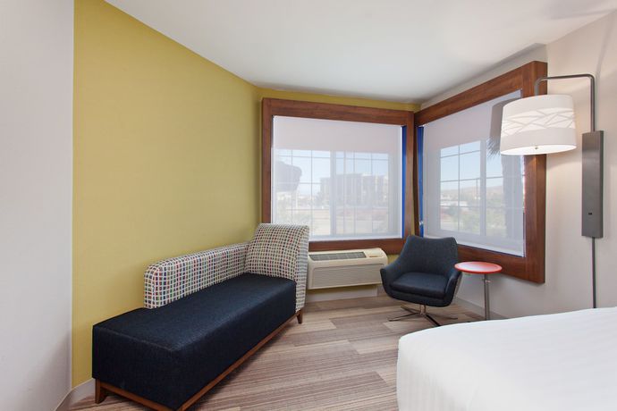 Imagen de la habitación del Hotel Holiday Inn Express and Suites Corona. Foto 3