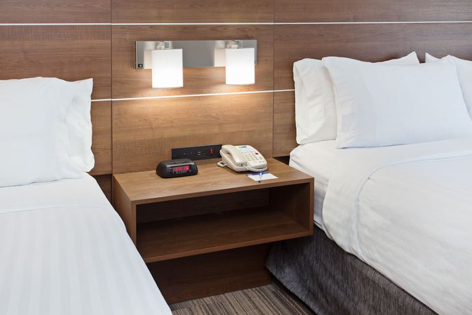 Imagen de la habitación del Hotel Holiday Inn Express and Suites Corona. Foto 8