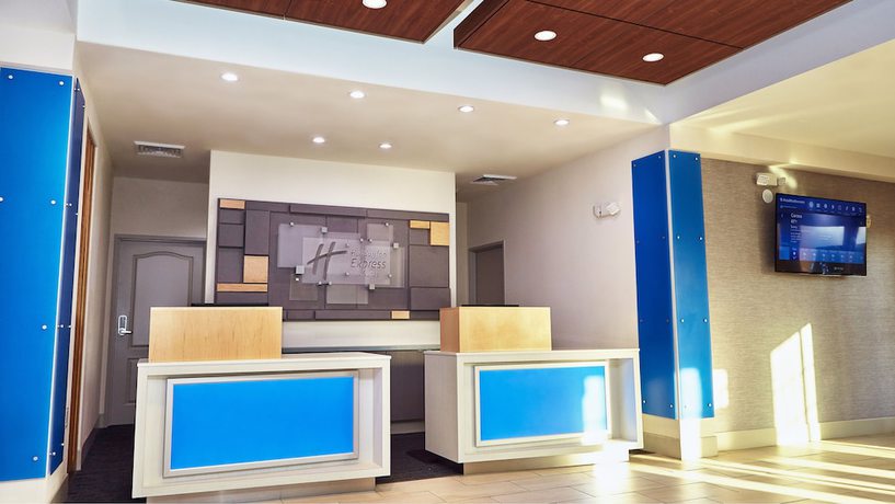Imagen de los interiores del Hotel Holiday Inn Express and Suites Corona. Foto 19