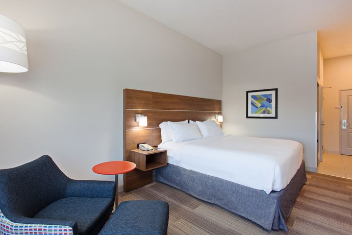 Imagen de la habitación del Hotel Holiday Inn Express and Suites Corona. Foto 15
